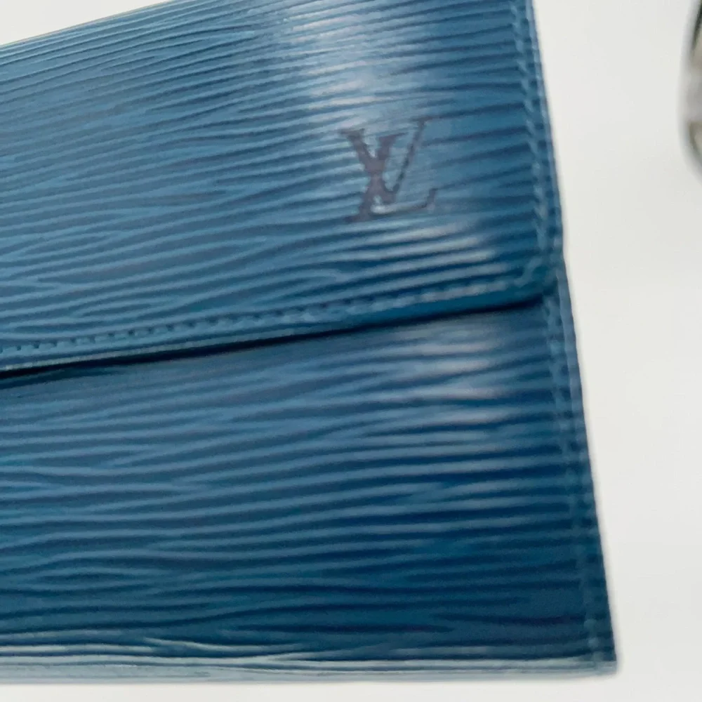 LV Wallet Merytille Blue Epi in Excellent Condition w/Box and Dust Bag!๐ - Picture 3 of 16